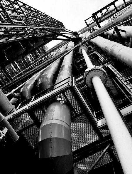 réseau tuyaux de gaz sur plateforme pétrolière